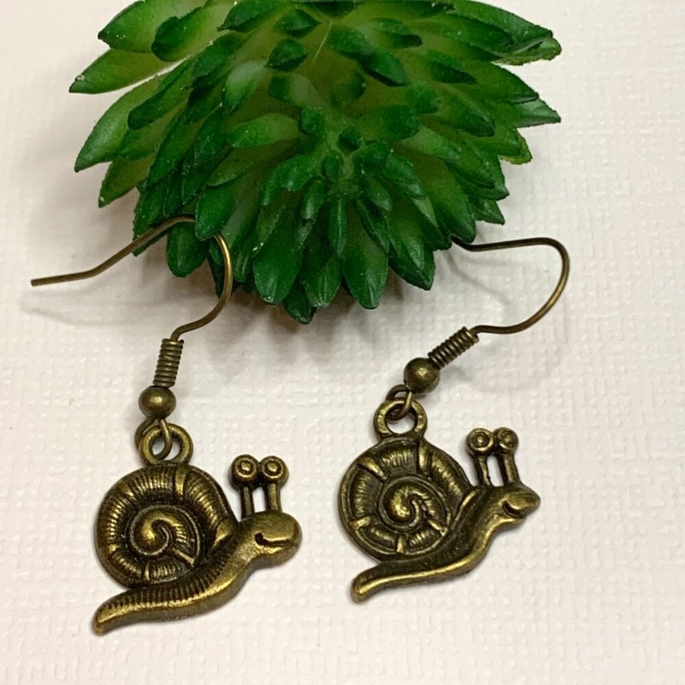 Snail Earring, Turbo Earring, Silly Animal Earring, Gift Idea, Beach Earrings
